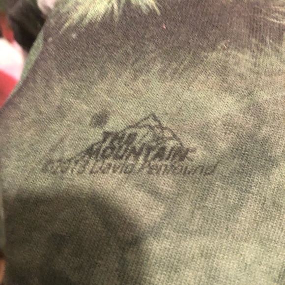 🎄The Mountain Christmas Squirrel Tee- 695 *tee deal $30 or $25 w/offer - Picture 5 of 5